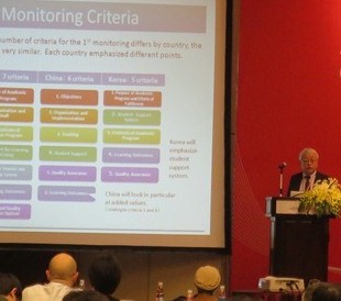 ���{�����̔��\�̗l�q