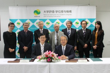 �u���̗l�q